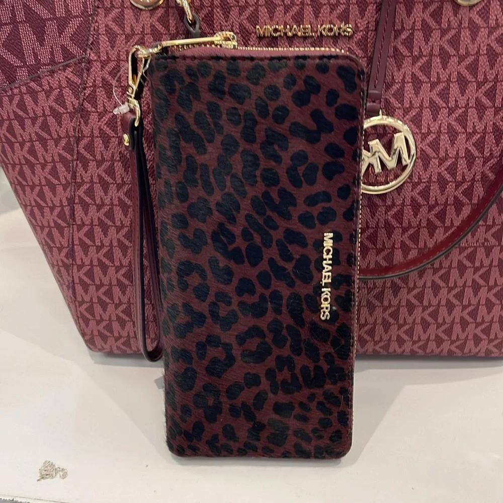 MICHAEL KORS Leather Lg Continental Wristlet Phone Wallet Exotic Print Hair Culf